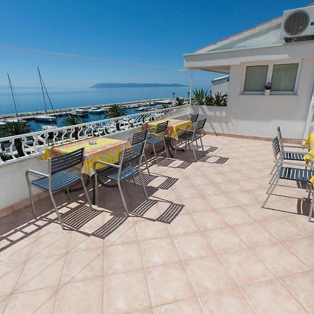 Apartments Milana Tučepi エクステリア 写真