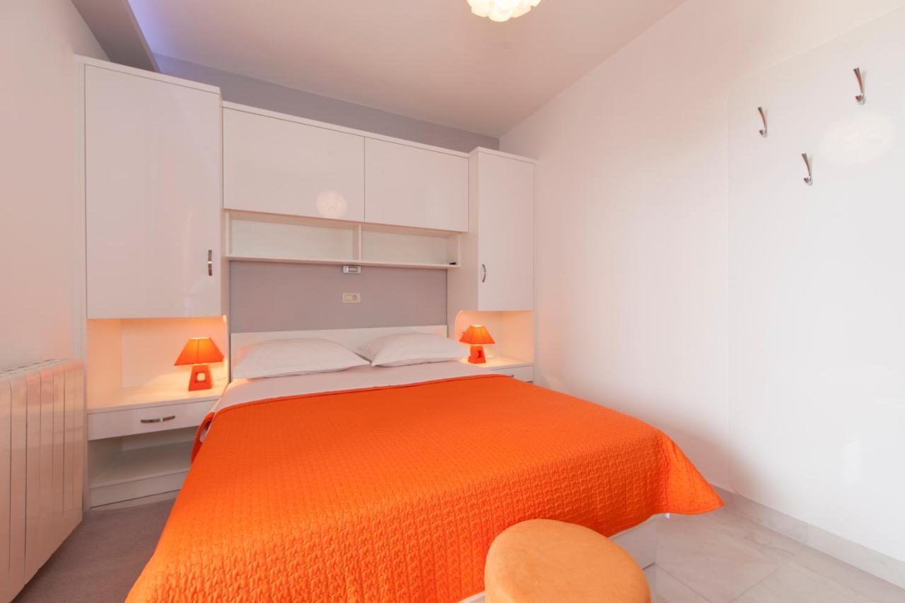Apartments Milana Tučepi エクステリア 写真