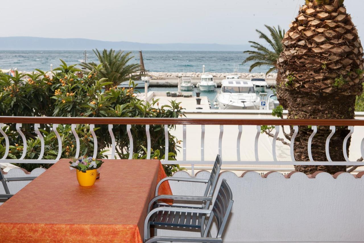 Apartments Milana Tučepi エクステリア 写真