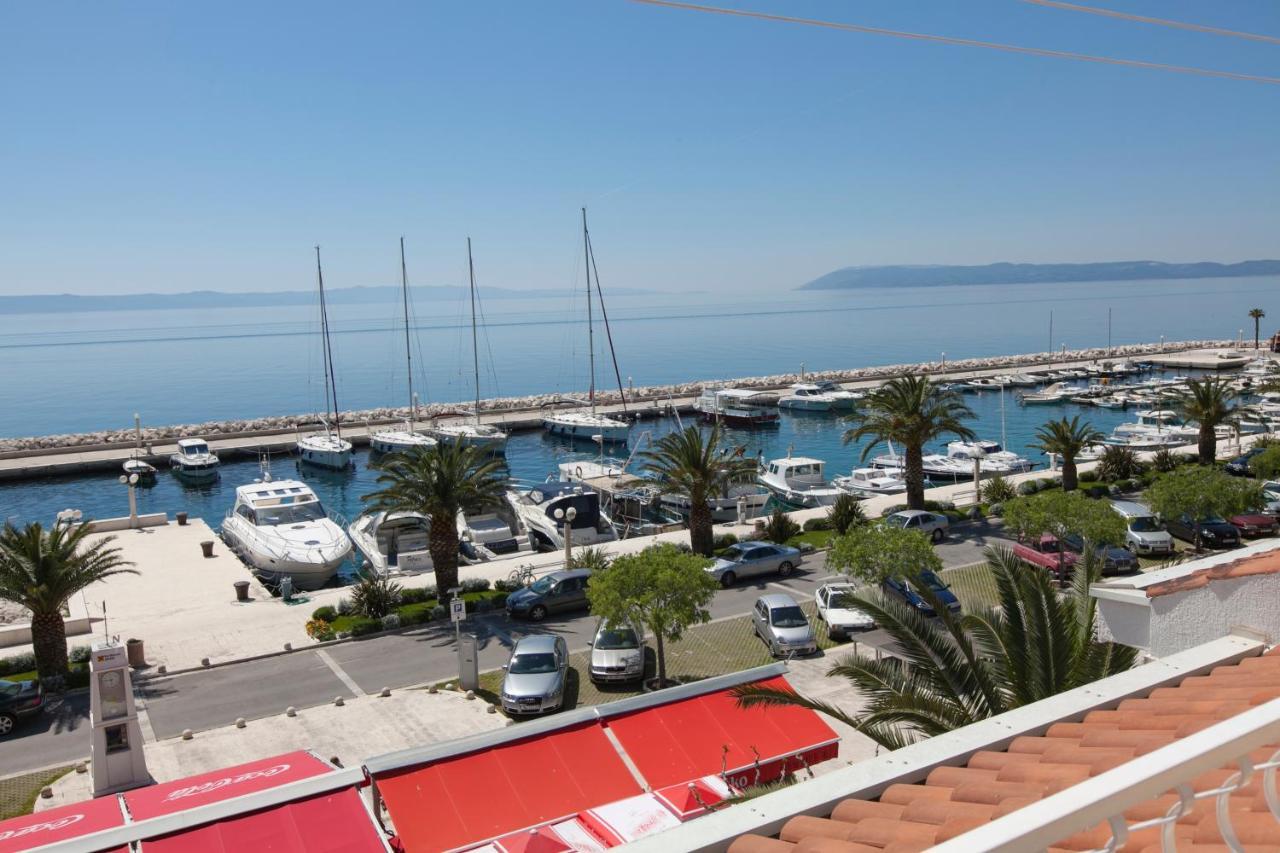Apartments Milana Tučepi エクステリア 写真