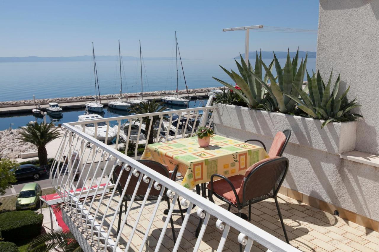 Apartments Milana Tučepi エクステリア 写真