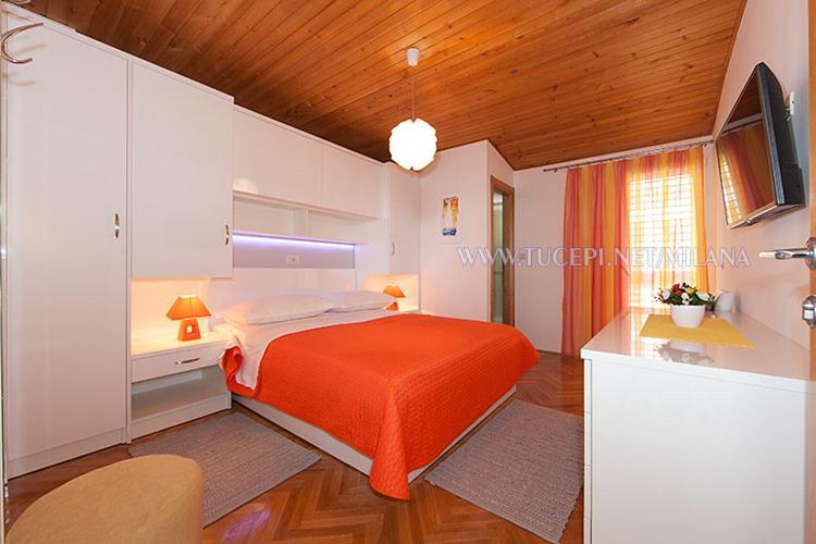 Apartments Milana Tučepi エクステリア 写真