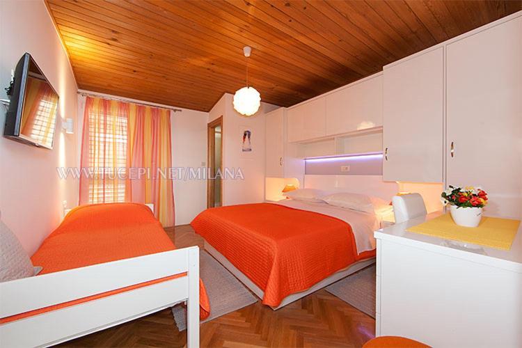 Apartments Milana Tučepi エクステリア 写真
