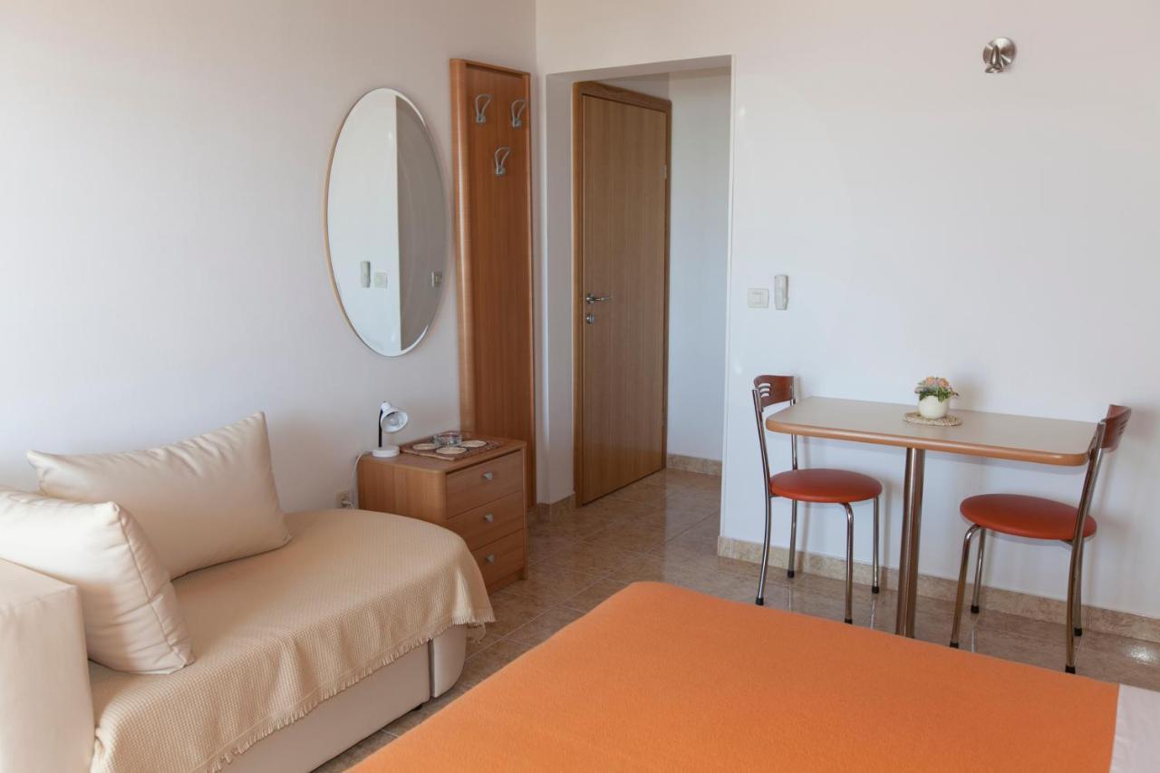 Apartments Milana Tučepi エクステリア 写真