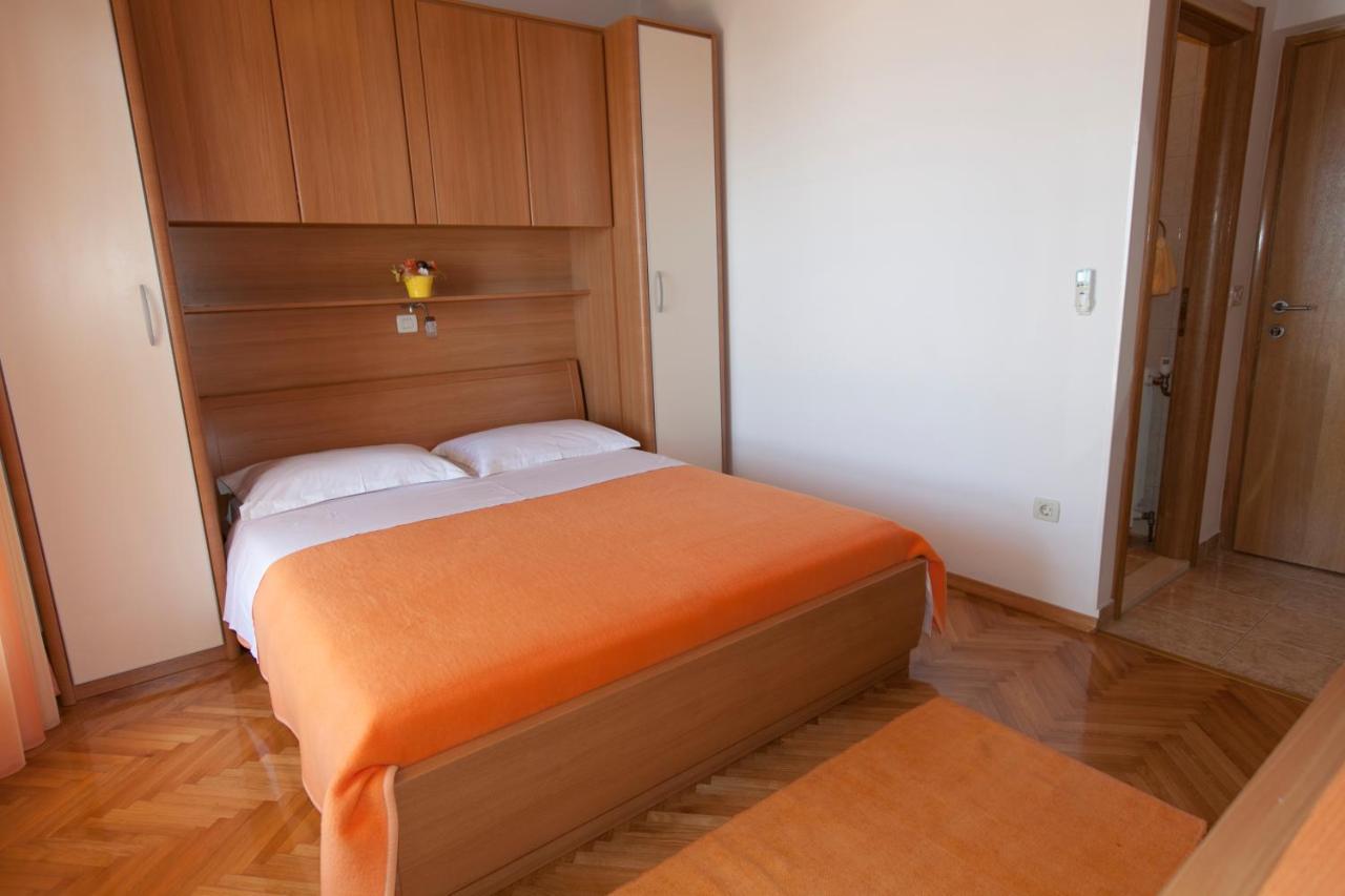 Apartments Milana Tučepi エクステリア 写真