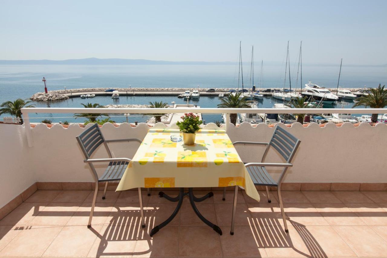Apartments Milana Tučepi エクステリア 写真