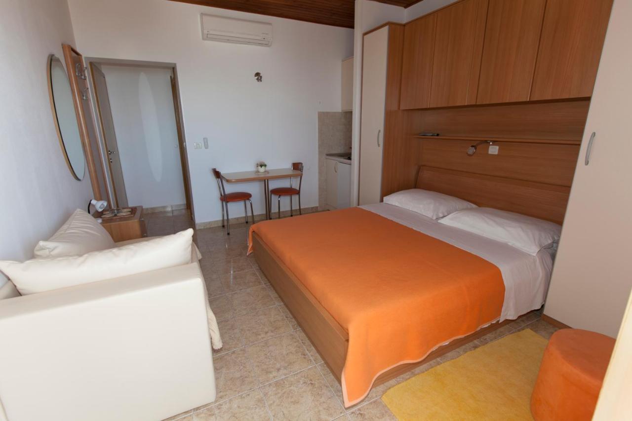 Apartments Milana Tučepi エクステリア 写真