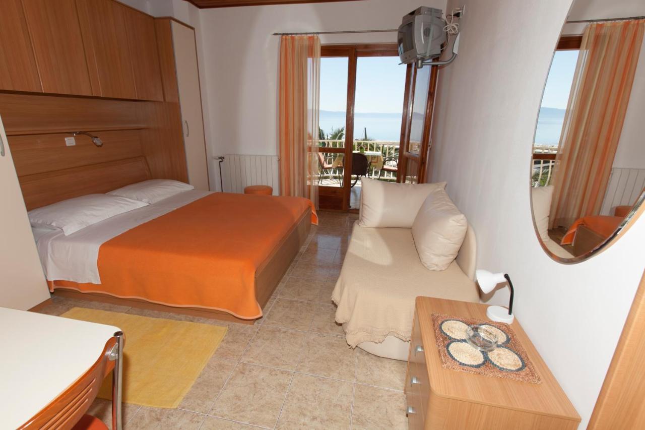 Apartments Milana Tučepi エクステリア 写真